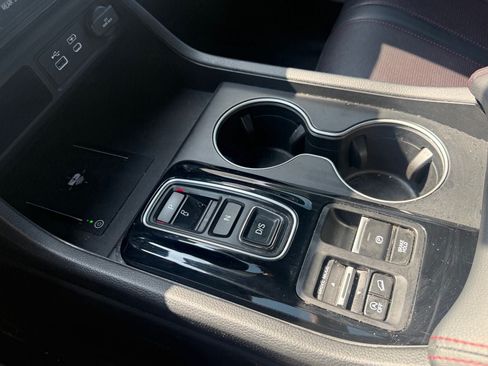 Used 2025 Honda Pilot Black Edition image 17