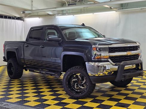 Used 2018 Chevrolet Silverado 1500 LT w/ LT Eassist Package image 1