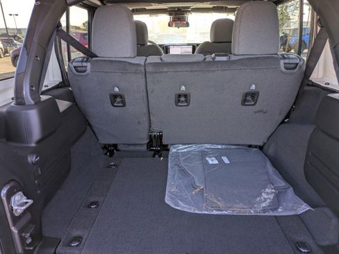 New 2025 Jeep Wrangler Unlimited Rubicon w/ Steel Bumper Group image 27