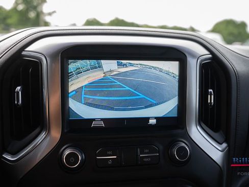 Used 2022 Chevrolet Silverado 2500 LT w/ Convenience Package image 16