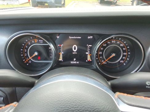 Used 2023 Jeep Gladiator Mojave w/ Cold Weather Group AWD/4WD image 28