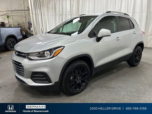 Used 2022 Chevrolet Trax LT w/ Driver Confidence Package AWD/4WD image 4