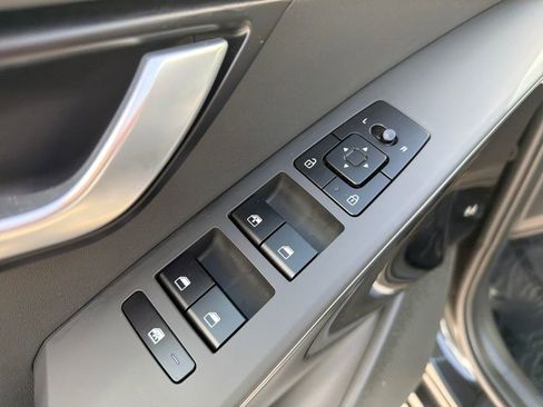 Used 2023 Kia Niro EX w/ EX Cold Weather Package image 11