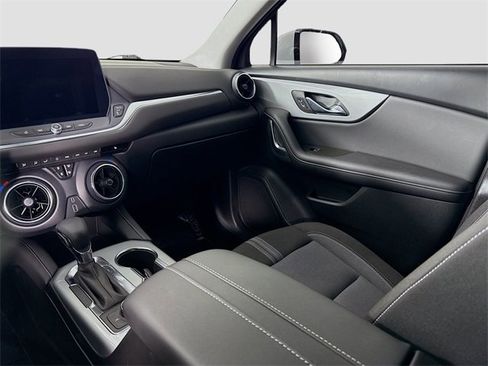 Used 2025 Chevrolet Blazer LT image 22