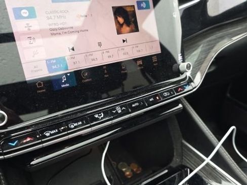 Used 2022 Jeep Wagoneer Series III w/ Premium Group I image 12