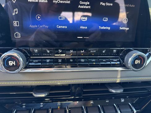 Used 2025 Chevrolet Colorado ZR2 w/ Midnight Edition image 25