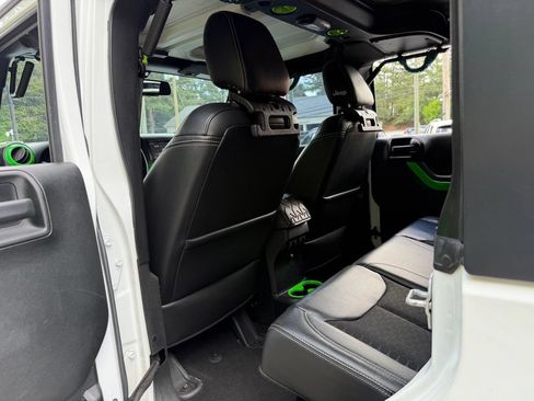 Used 2018 Jeep Wrangler Unlimited Sport AWD/4WD image 29