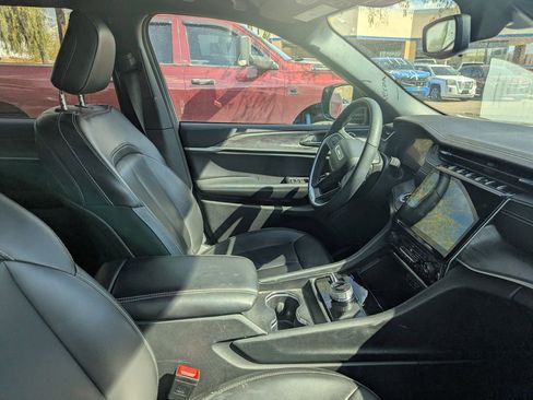 Used 2024 Jeep Grand Cherokee L Limited AWD/4WD image 6