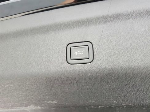 Used 2023 GMC Yukon Denali image 48