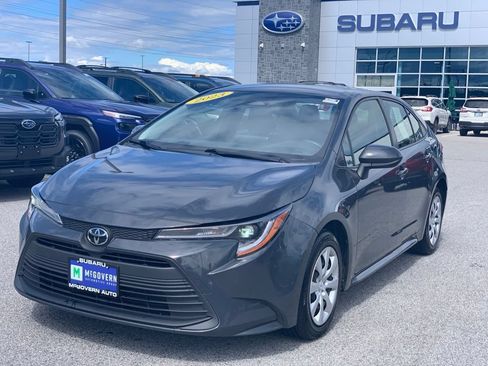 Used 2023 Toyota Corolla LE FWD image 3