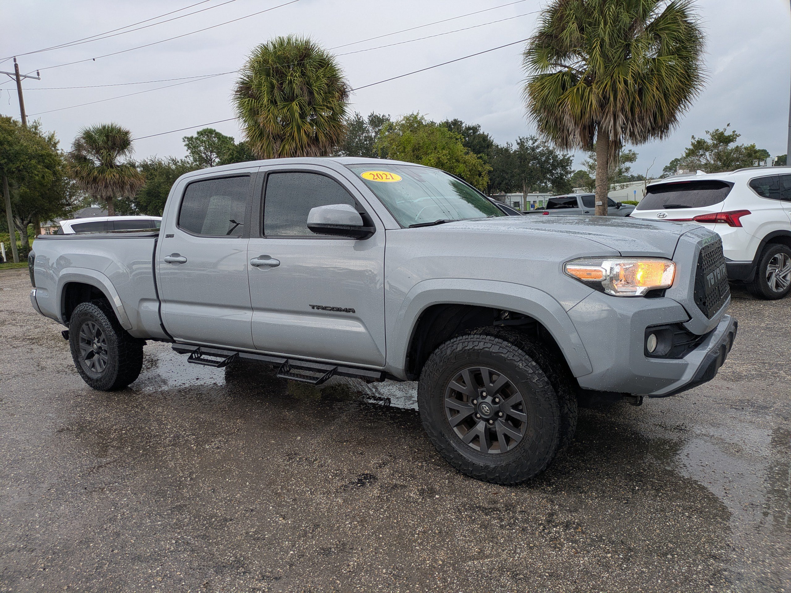 Used 2021 Toyota Tacoma SR5 AWD/4WD image 2