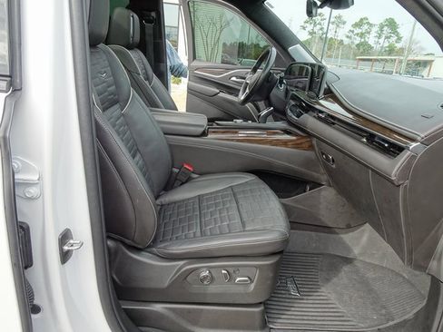 Used 2024 Cadillac Escalade ESV Sport Platinum w/ LPO, ONYX Package image 18