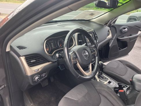 Used 2015 Jeep Cherokee Latitude FWD image 22