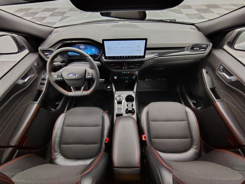 Used 2023 Ford Escape ST-Line Select w/ Tech Pack #2 AWD/4WD image 2