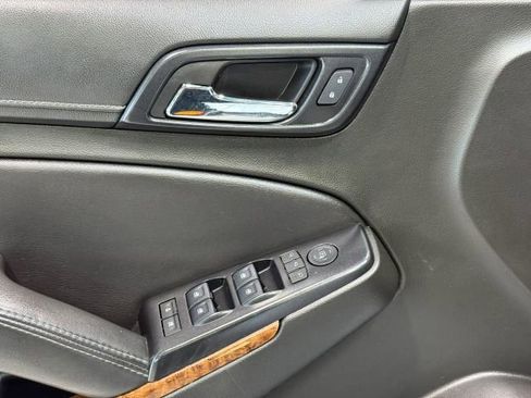 Used 2018 Chevrolet Suburban Premier image 12