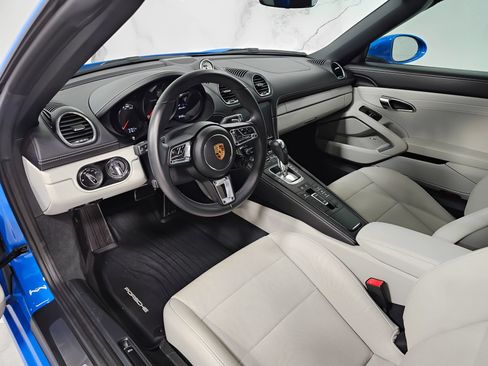Used 2024 Porsche 718 Boxster RWD image 11