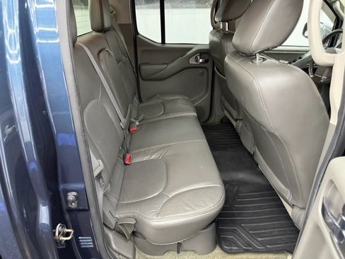 Used 2013 Nissan Frontier SL w/ Moonroof Pkg AWD/4WD image 9