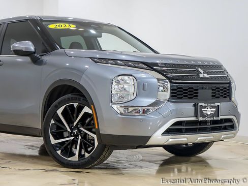 Used 2023 Mitsubishi Outlander SE AWD/4WD image 2
