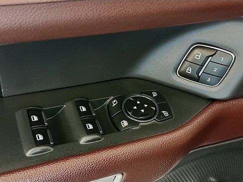 Used 2023 Ford Expedition Limited image 20