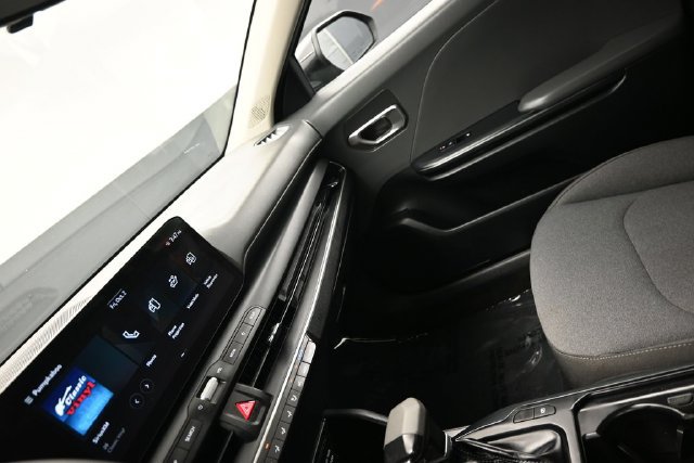 Used 2025 Kia K4 FWD image 20