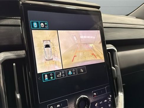 Used 2025 GMC Acadia Elevation image 16