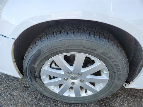 Used 2014 Chrysler Town & Country Touring image 30