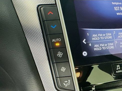 Used 2018 INFINITI Q50 Sport w/ Sensory Package (Sport) AWD/4WD image 16