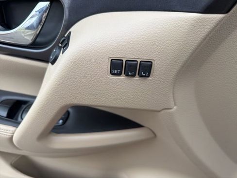 Used 2018 Nissan Rogue SV w/ Premium Package image 22