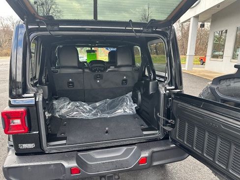 Certified 2022 Jeep Wrangler Unlimited Sahara AWD/4WD image 29