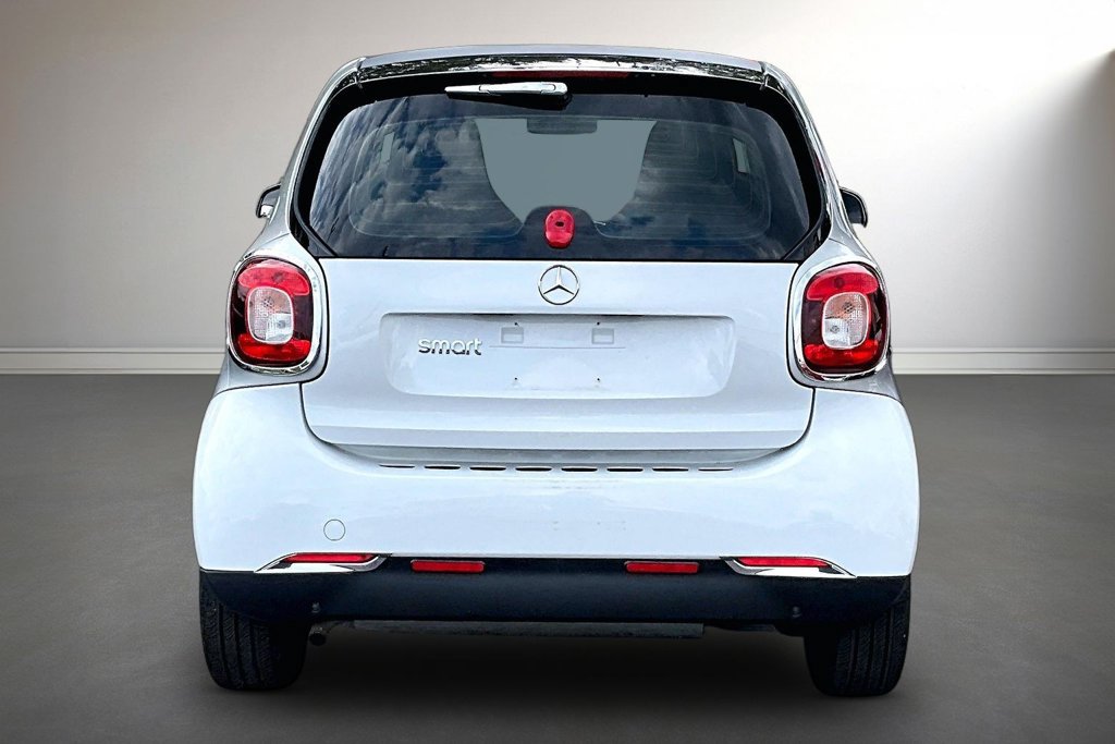 Used 2016 smart fortwo passion RWD image 6