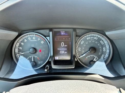 Used 2018 Toyota Tacoma TRD Sport w/ Technology Package image 13