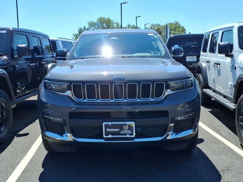 Used 2023 Jeep Grand Cherokee L Limited AWD/4WD image 2