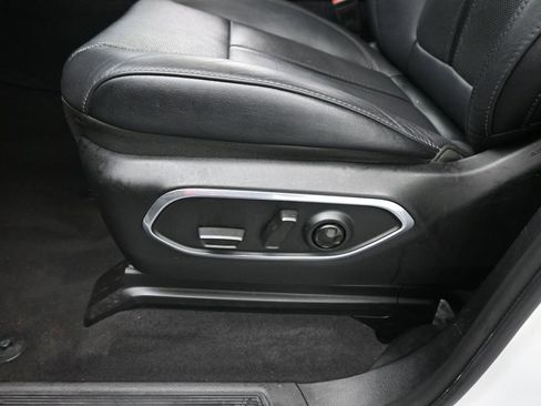 Used 2024 Jeep Wagoneer L Series II image 11