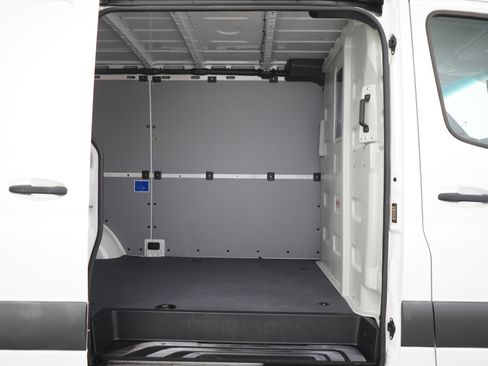 Used 2021 Mercedes-Benz Sprinter 2500 image 12