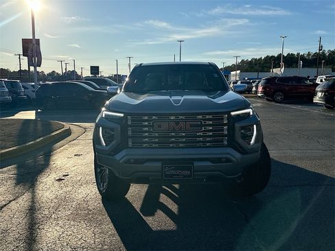 Used 2025 GMC Canyon Denali image 5