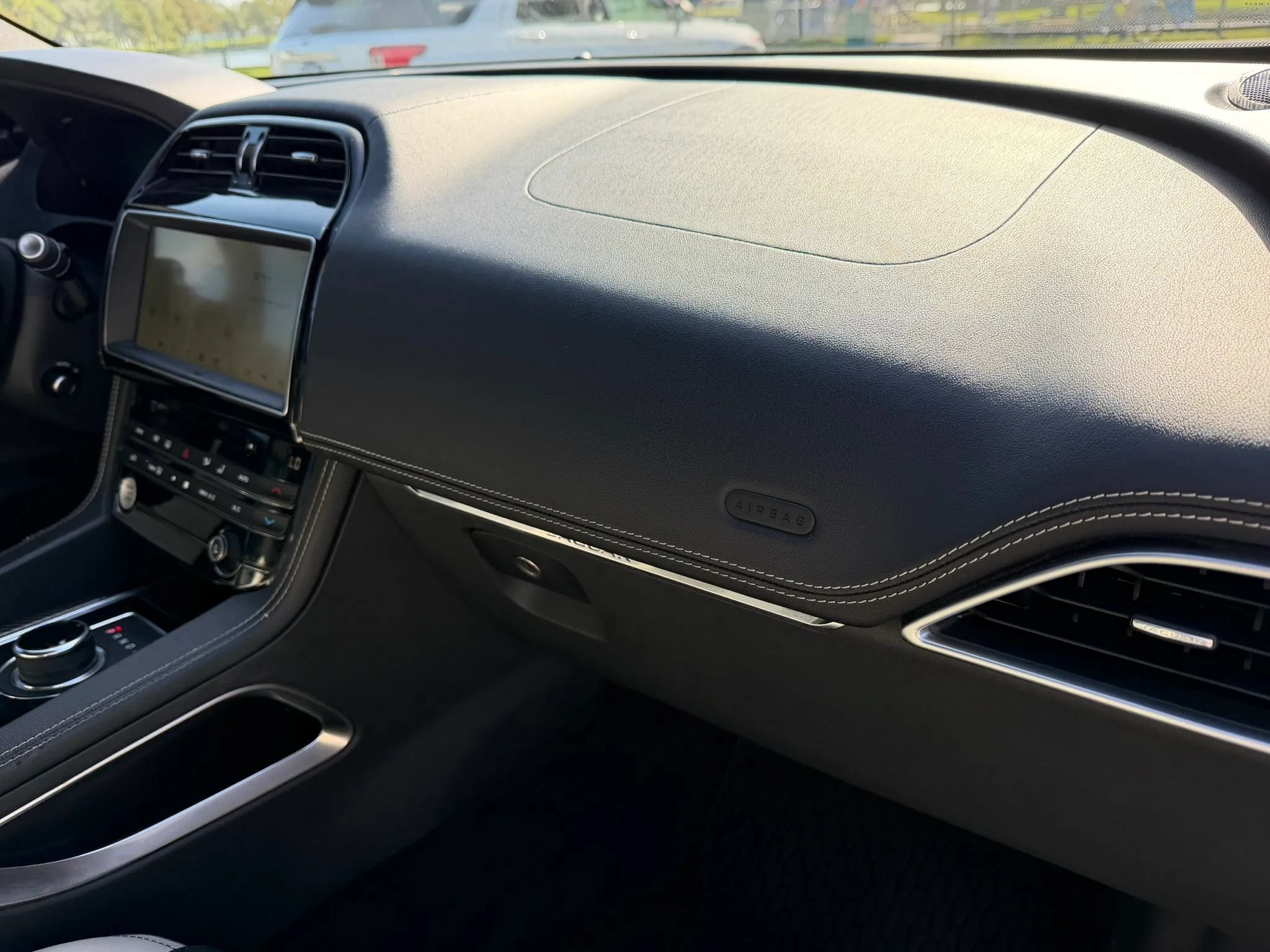 Used 2018 Jaguar F-PACE S AWD/4WD image 18