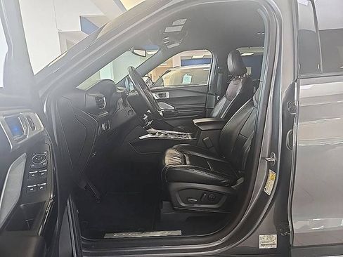 Used 2022 Ford Explorer Platinum w/ Equipment Group 601A AWD/4WD image 12