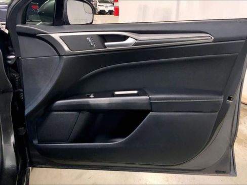 Used 2017 Ford Fusion SE w/ Equipment Group 201A image 22