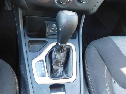 Used 2017 Jeep Cherokee Sport FWD image 15