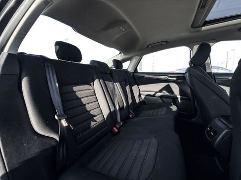 Used 2020 Ford Fusion SE FWD image 21