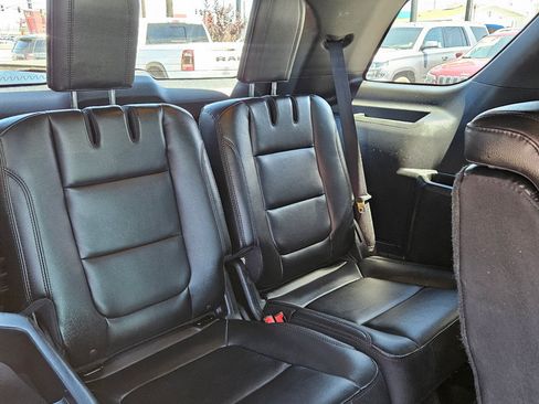 Used 2016 Ford Explorer XLT w/ Equipment Group 202A AWD/4WD image 12