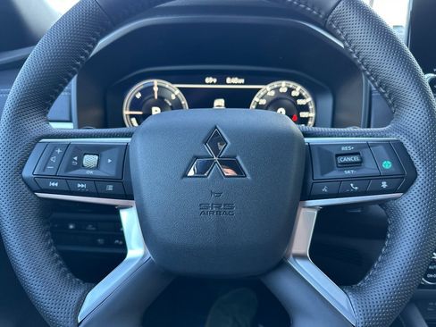 New 2025 Mitsubishi Outlander SEL image 23