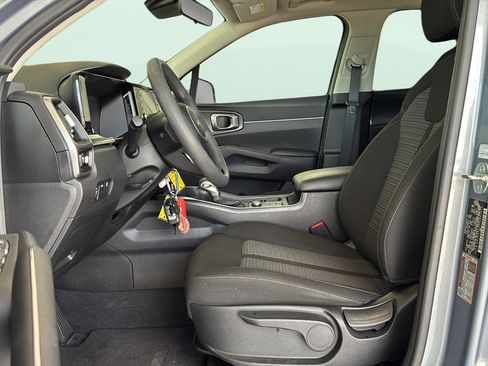 Used 2023 Kia Sorento LX FWD image 13