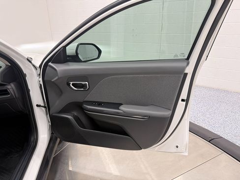 Used 2025 Kia K4 EX image 26