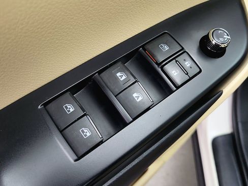 Used 2016 Toyota Highlander XLE AWD/4WD image 21
