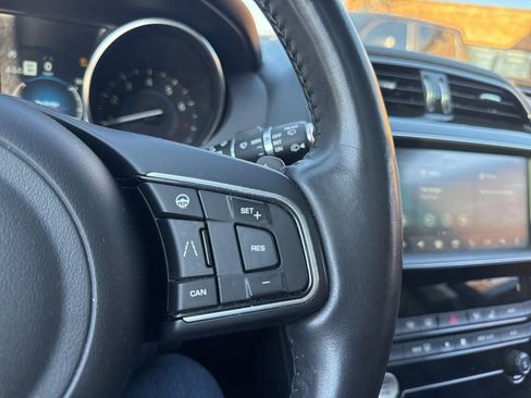 Used 2020 Jaguar F-PACE Premium image 9