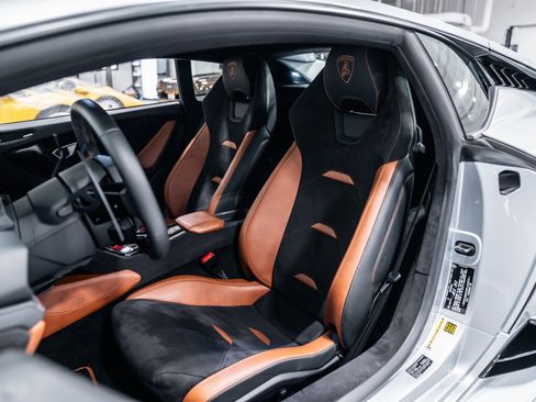 Used 2023 Lamborghini Huracan Tecnica RWD image 10