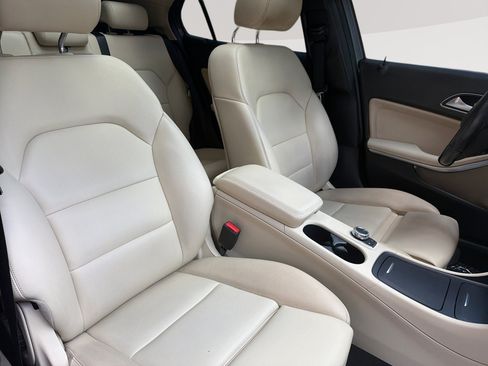 Used 2016 Mercedes-Benz GLA 250 4MATIC image 27