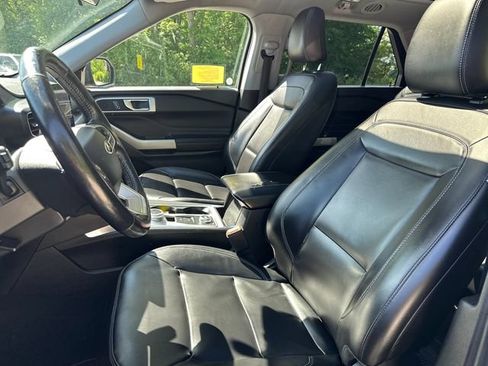 Used 2022 Ford Explorer XLT w/ Equipment Group 202A AWD/4WD image 40