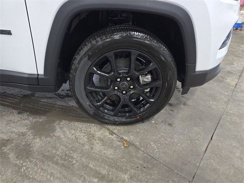 New 2026 Jeep Compass Latitude image 17